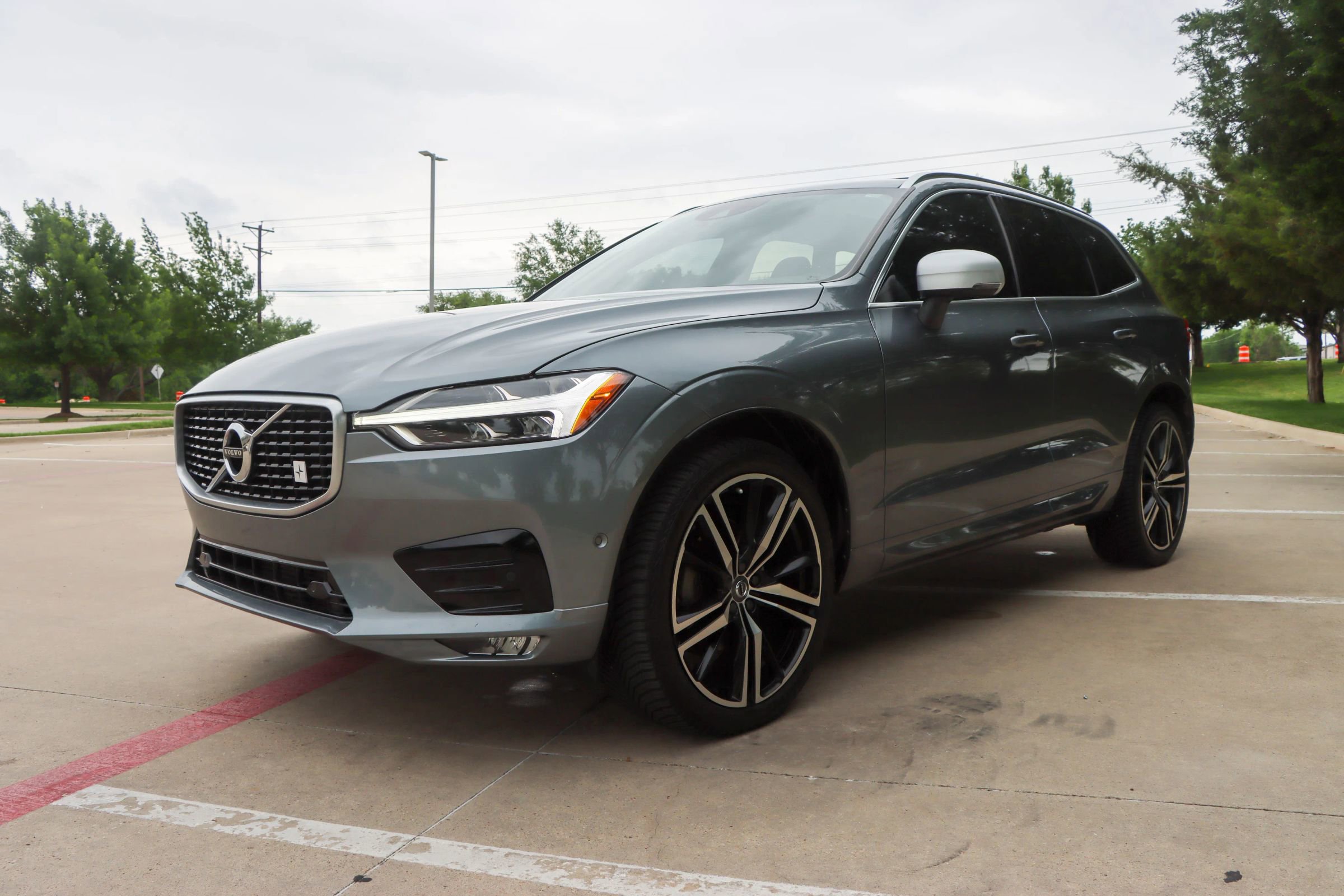Used 2018 Volvo XC60 T5 R-Design w/ Convenience Package image 3