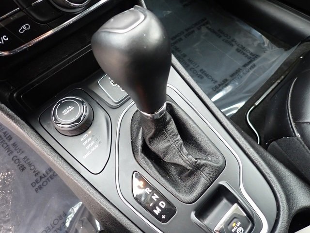 Used 2019 Jeep Cherokee Latitude Plus w/ Cold Weather Group image 25