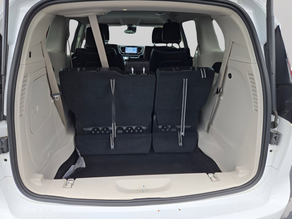 Used 2023 Chrysler Pacifica Touring-L FWD image 20