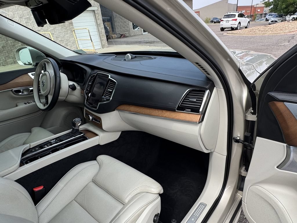 Used 2016 Volvo XC90 T6 Inscription w/ Vision Package AWD/4WD image 40