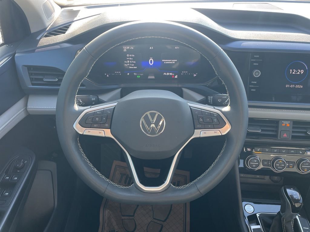 Used 2024 Volkswagen Taos SE image 25