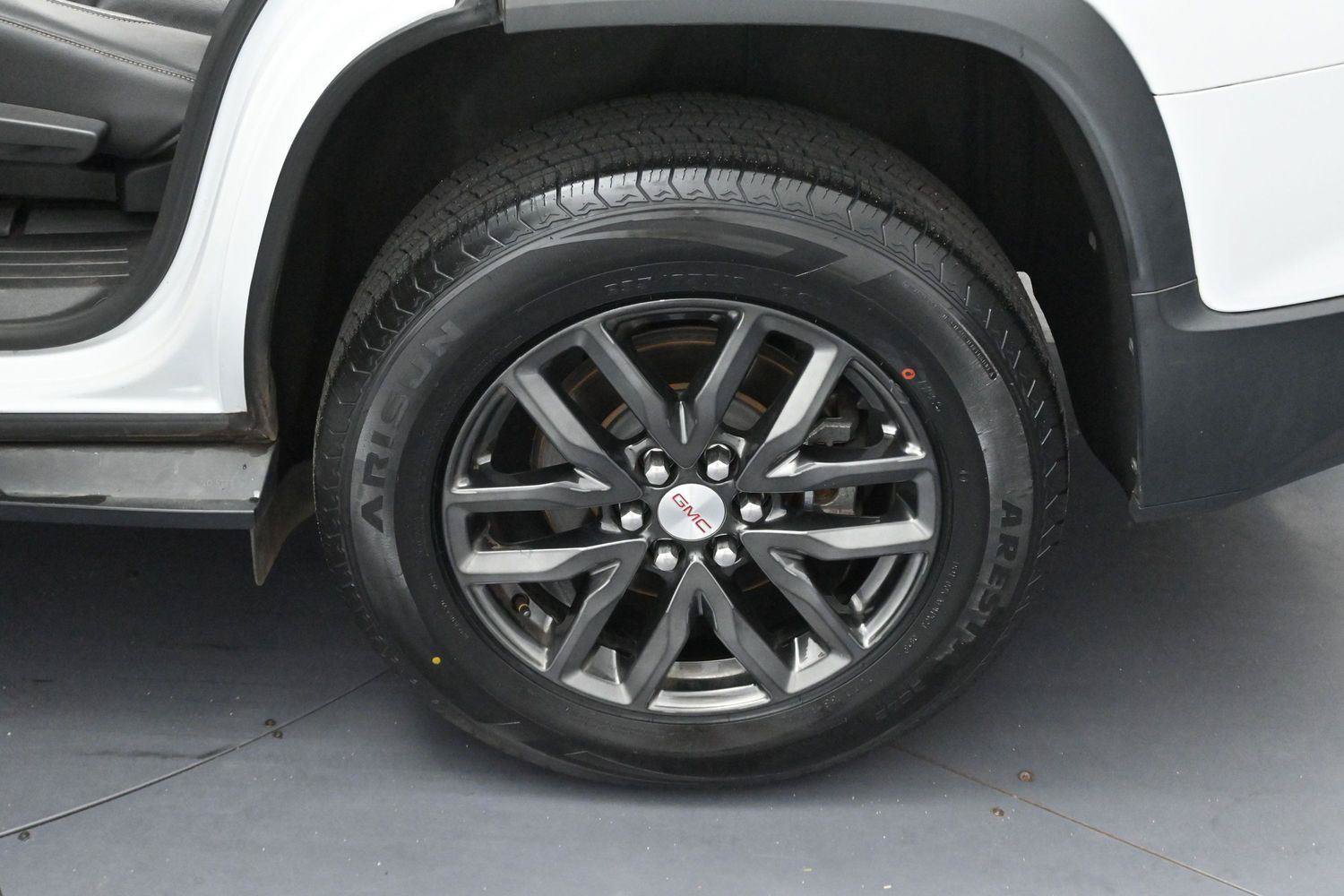 Used 2019 GMC Acadia SLT FWD image 32
