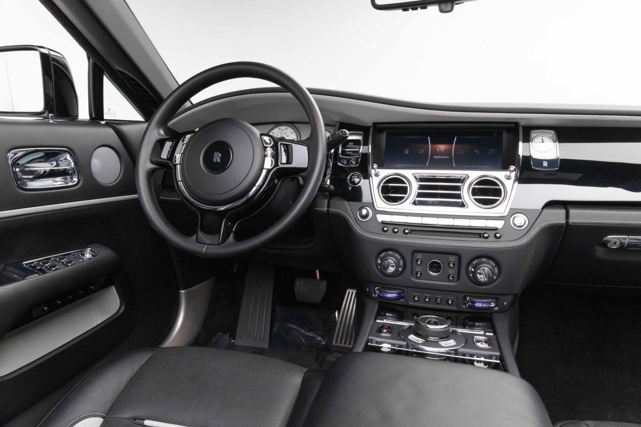 Used 2019 Rolls-Royce Dawn RWD image 12