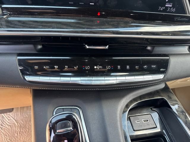Used 2024 Cadillac Escalade Premium Luxury AWD/4WD image 31