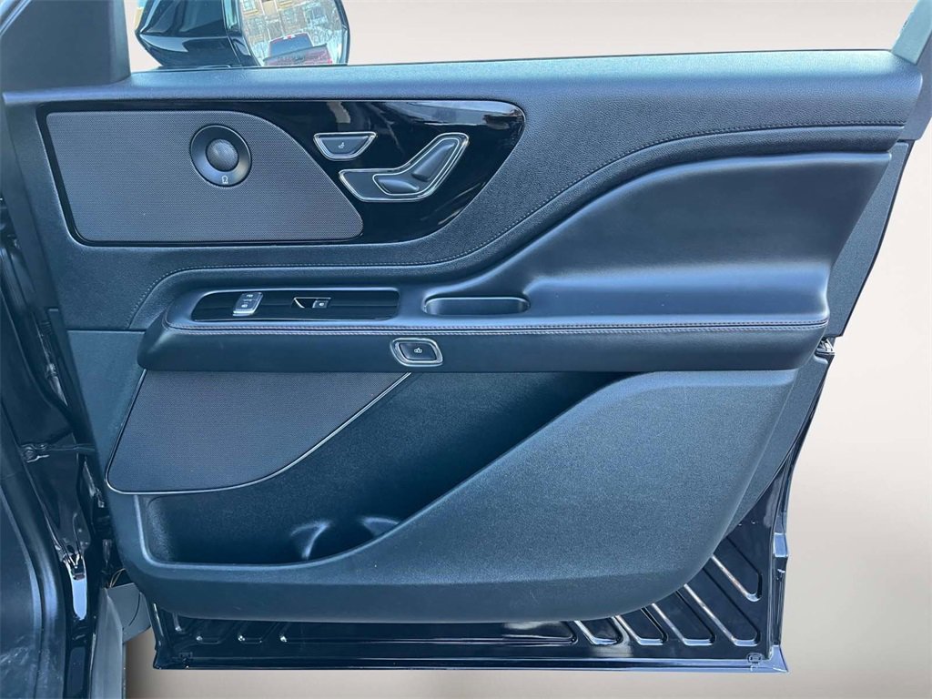 Used 2020 Lincoln Aviator Reserve w/ Equipment Group 201A image 24