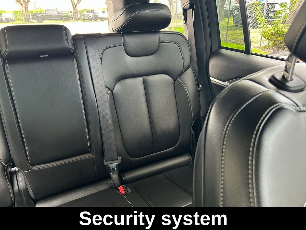 Certified 2024 Jeep Grand Cherokee Limited w/ Black Appearance Package image 17