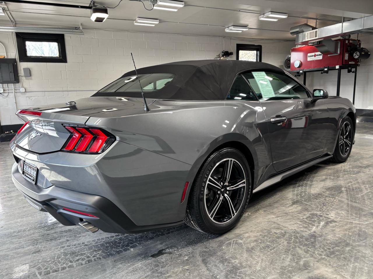 Used 2024 Ford Mustang Convertible image 10