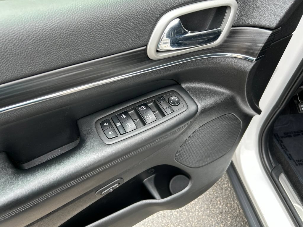 Used 2022 Jeep Grand Cherokee Limited AWD/4WD image 13