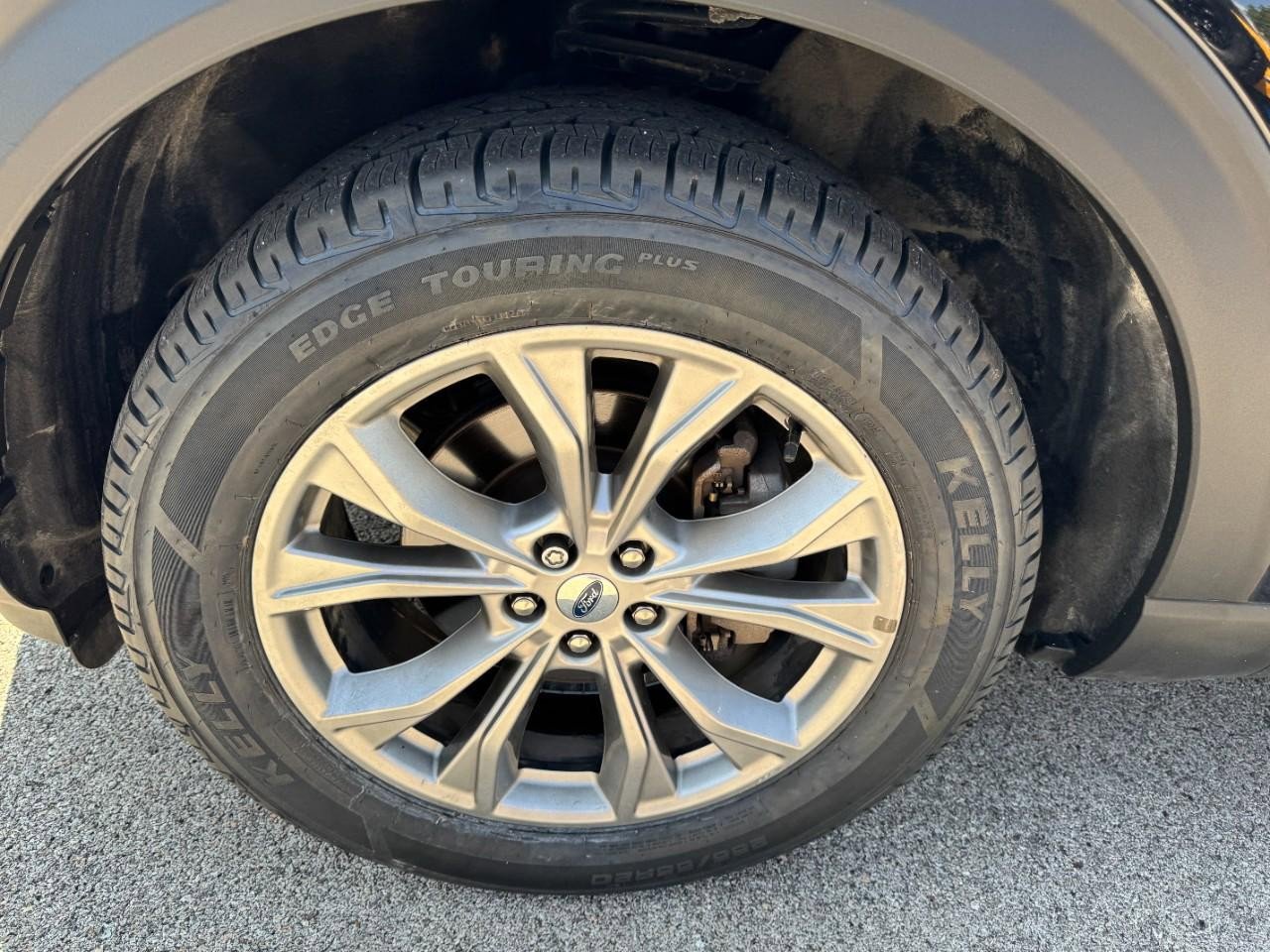 Used 2022 Ford Explorer Limited w/ Equipment Group 301A image 7