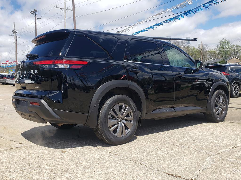 Used 2025 Nissan Pathfinder S image 3