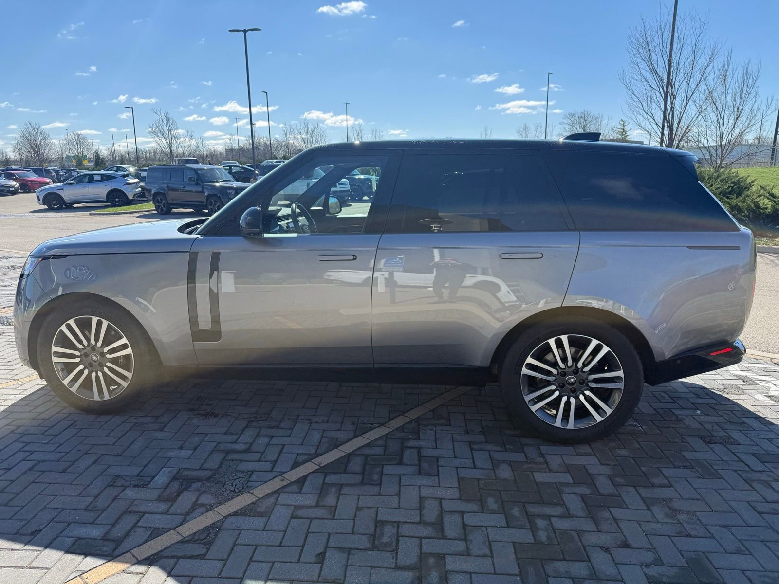 Used 2023 Land Rover Range Rover SE image 8