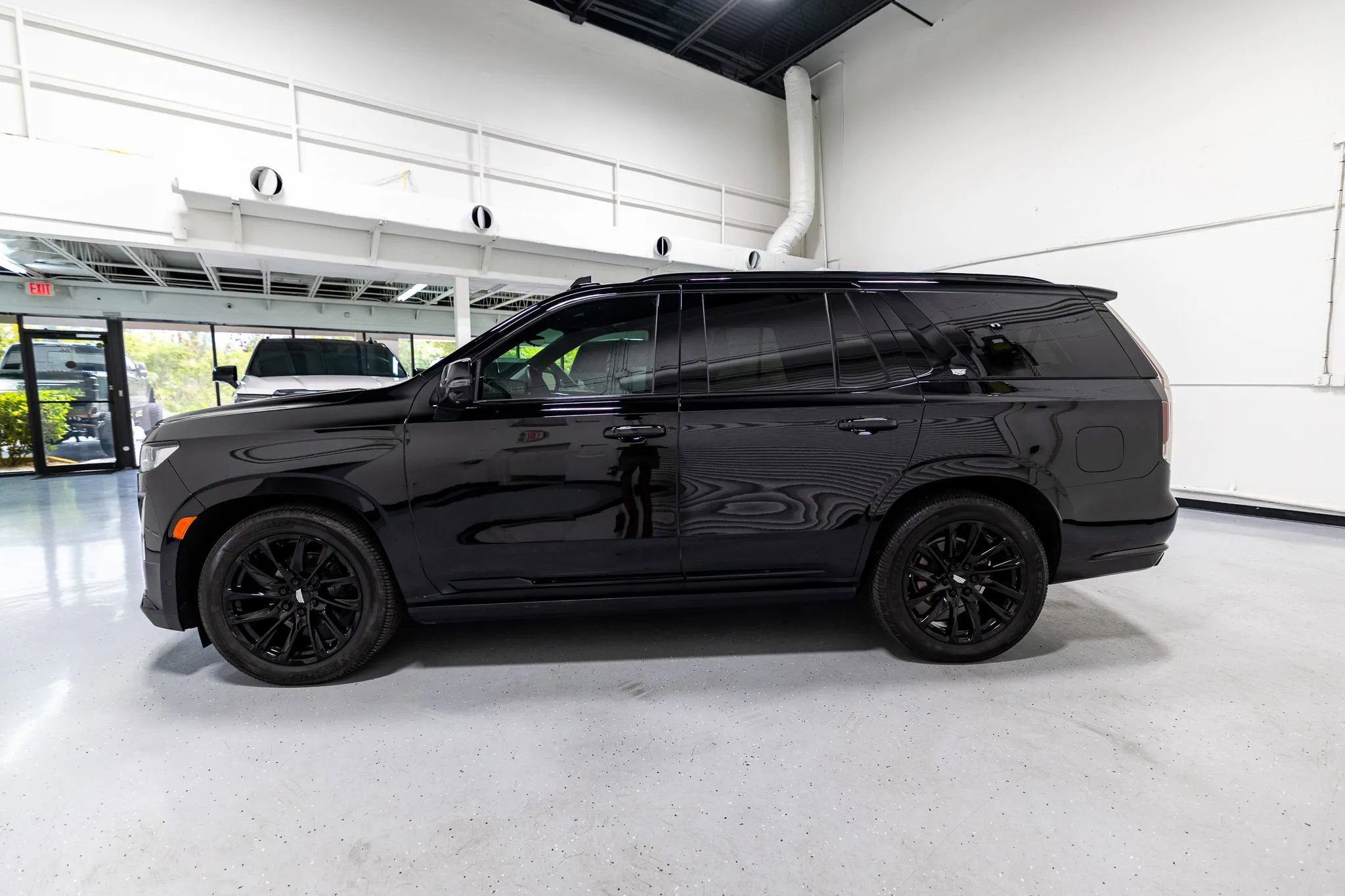 Used 2023 Cadillac Escalade Sport Platinum w/ LPO, ONYX Package AWD/4WD image 13