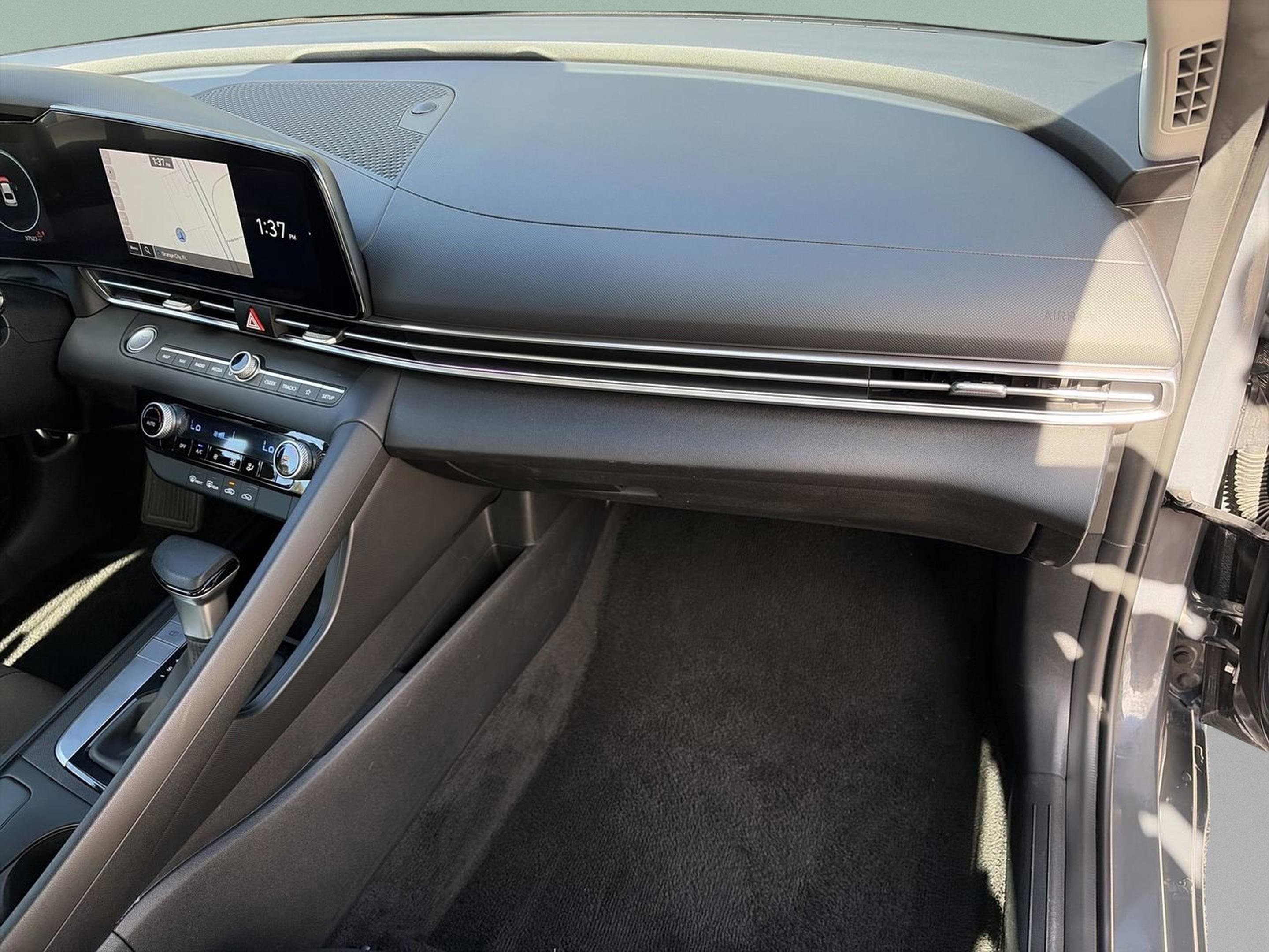 Used 2024 Hyundai Elantra SEL image 21