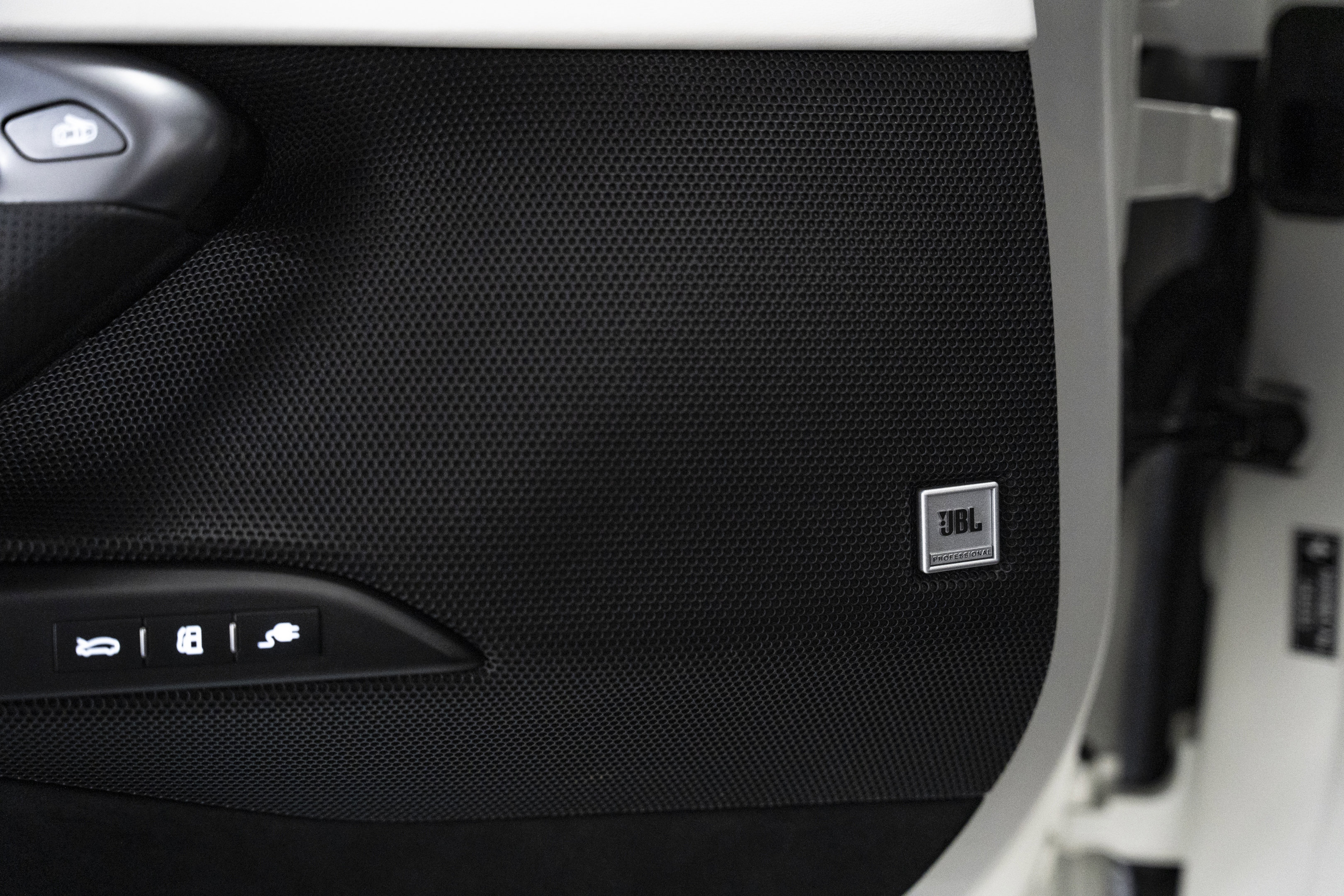 Used 2025 Ferrari 296 GTS image 32