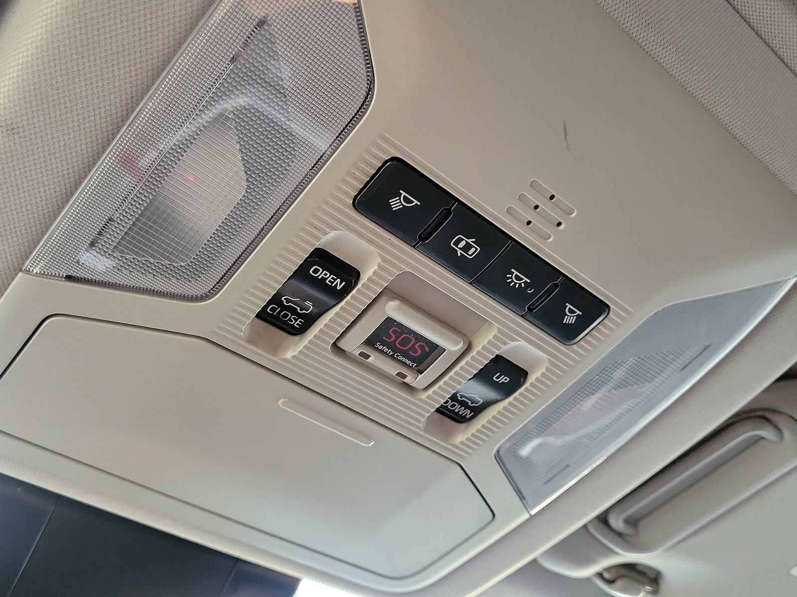 Used 2019 Toyota RAV4 XLE w/ Convenience Package FWD image 31