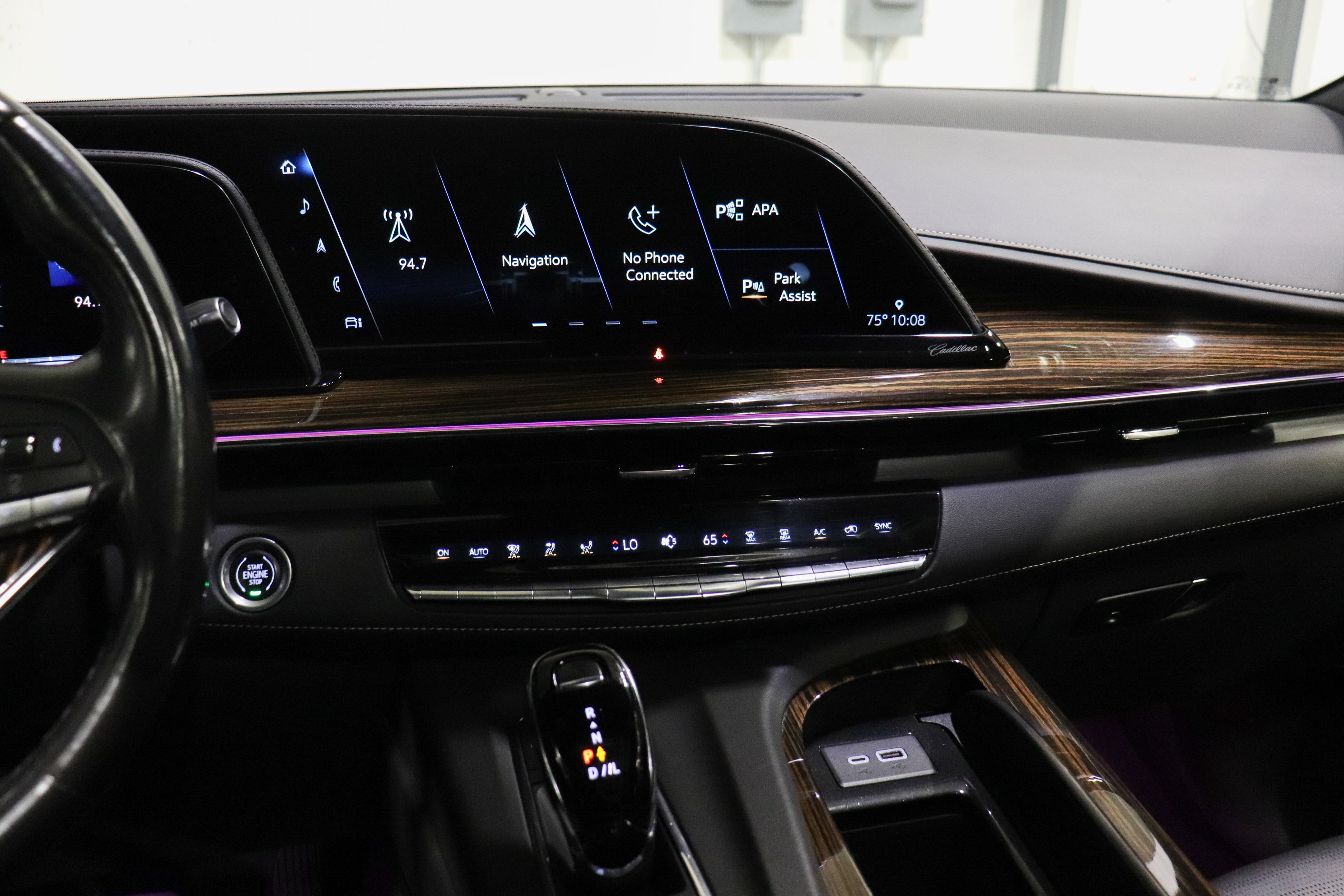 Used 2023 Cadillac Escalade ESV Premium Luxury w/ Performance Package AWD/4WD image 32