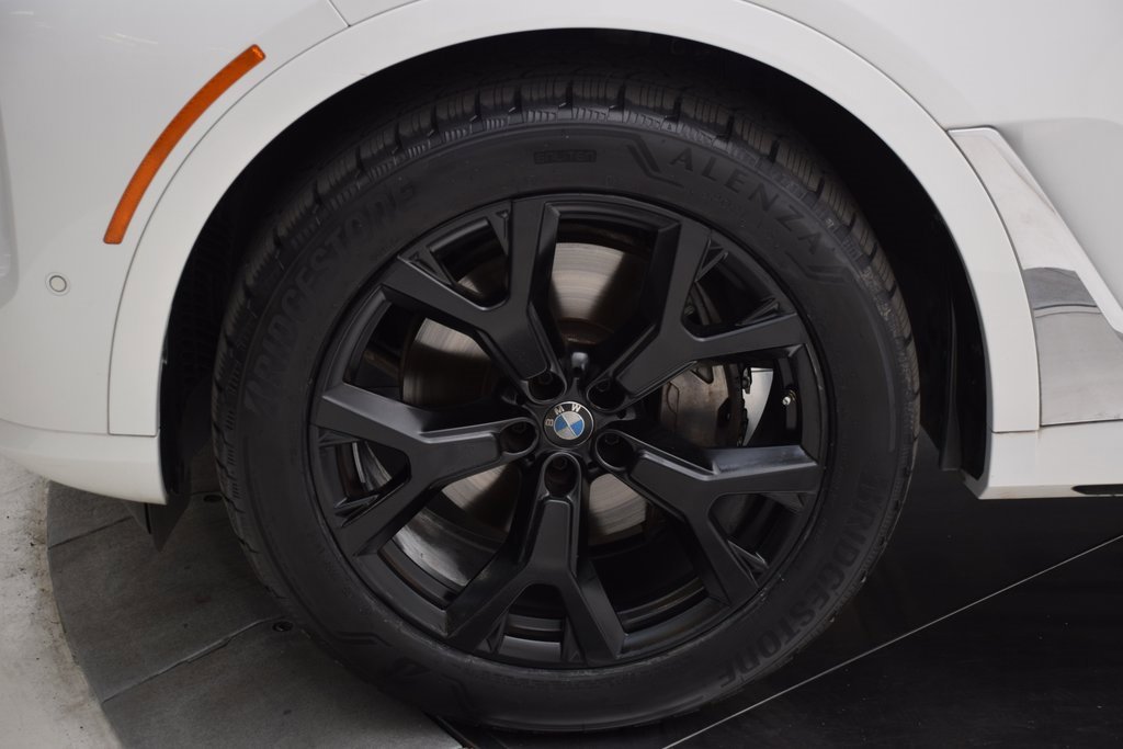 Used 2023 BMW X7 xDrive40i w/ Parking Assistance Package image 11
