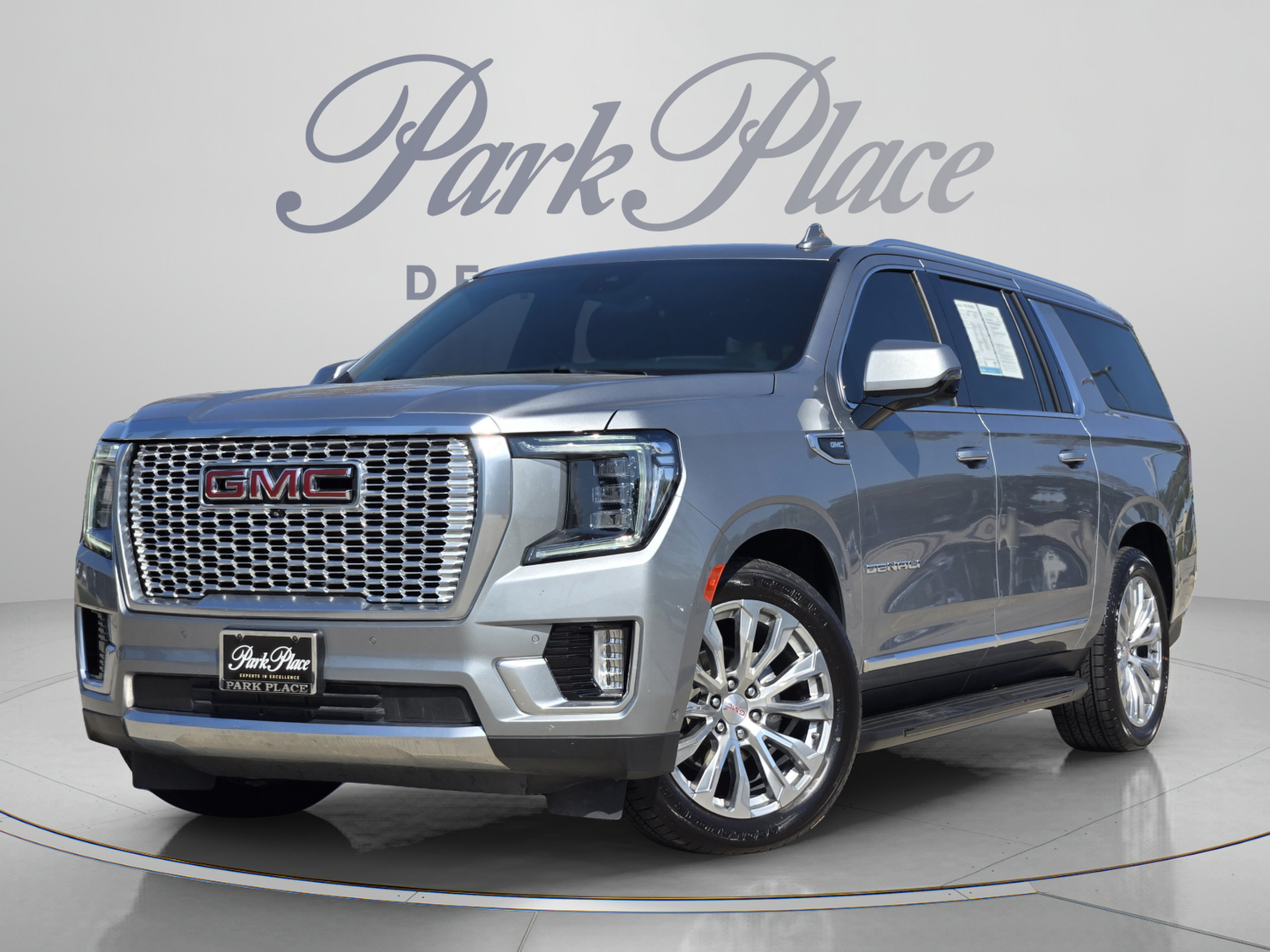 Used 2024 GMC Yukon XL Denali w/ Advanced Technology Package AWD/4WD image 1