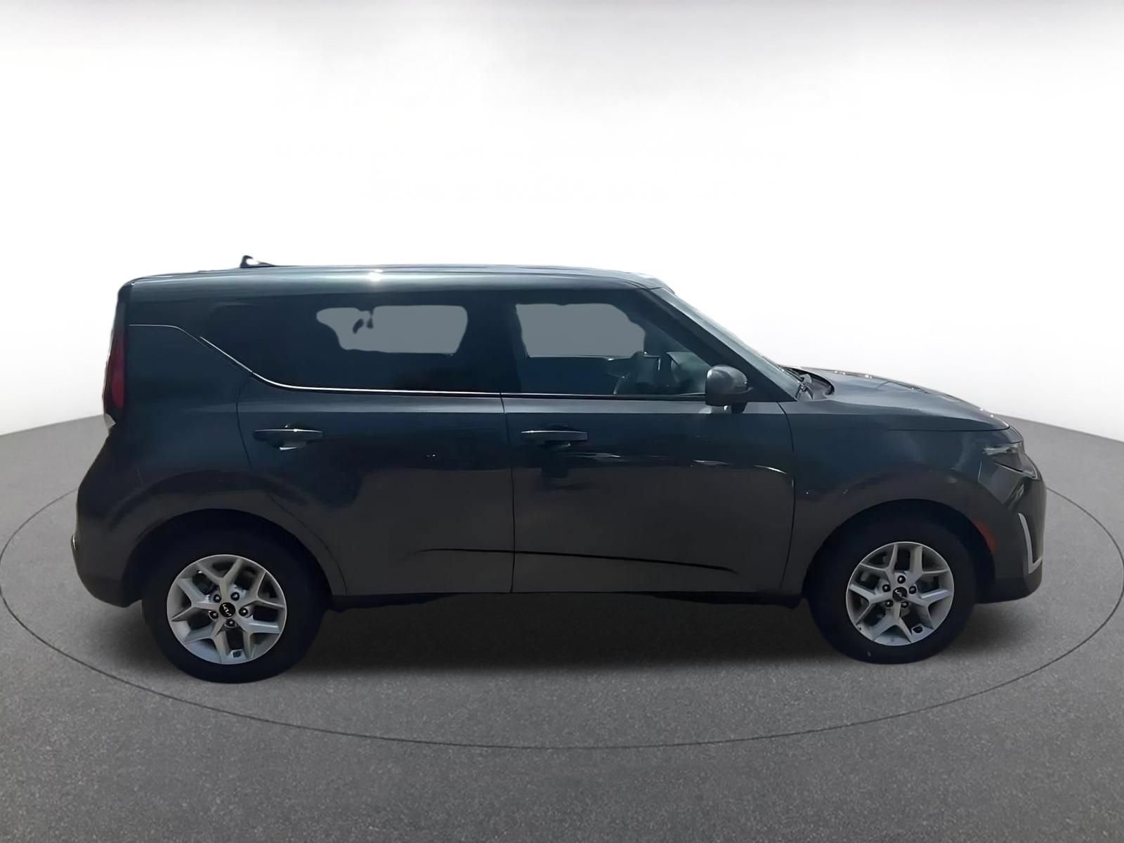 Used 2025 Kia Soul LX w/ LX Technology Package FWD image 15