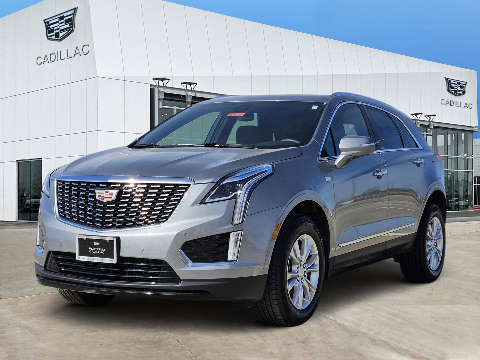 New 2026 Cadillac XT5 Luxury image 2