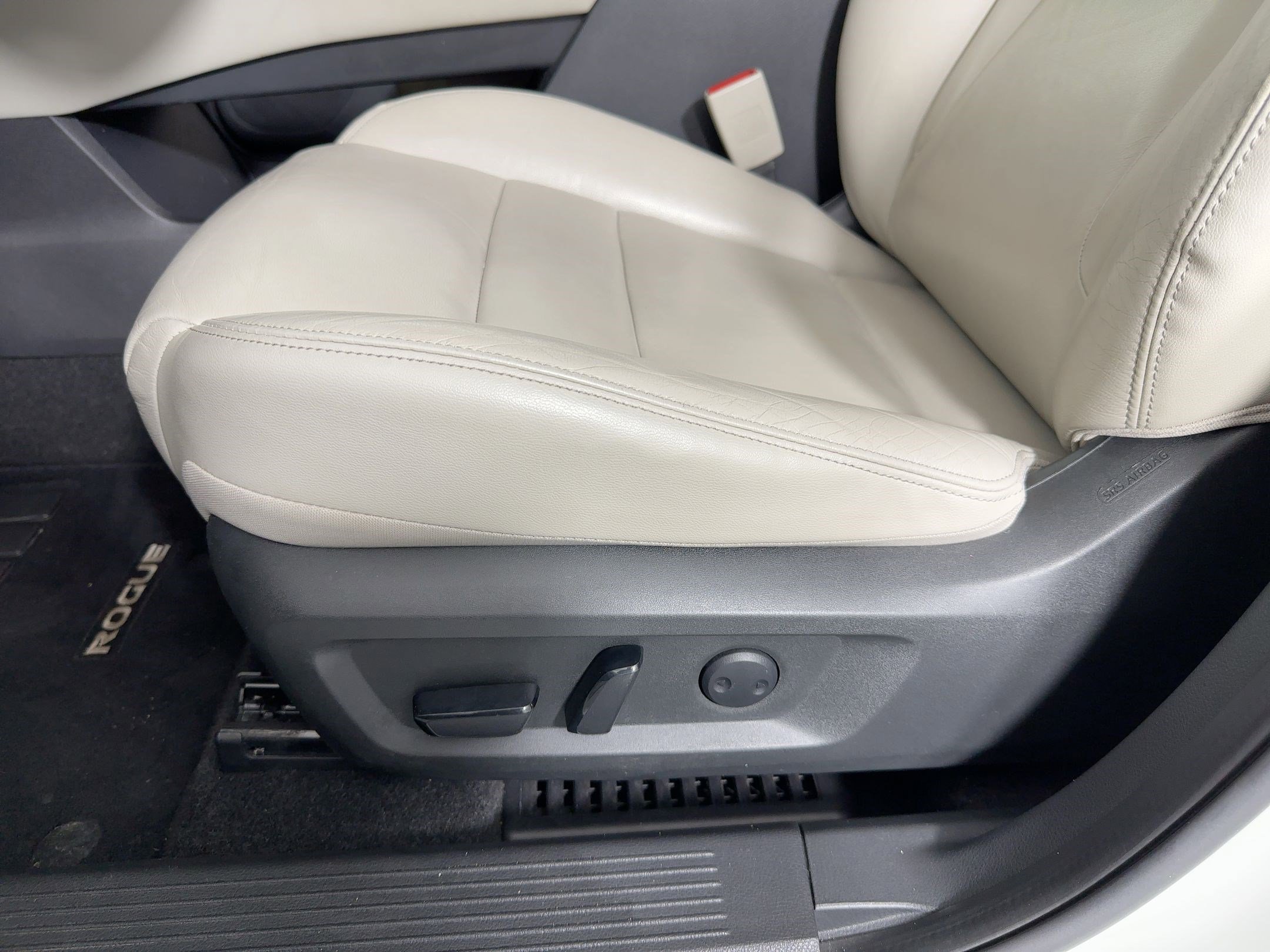 Used 2021 Nissan Rogue SL w/ Premium Package image 11