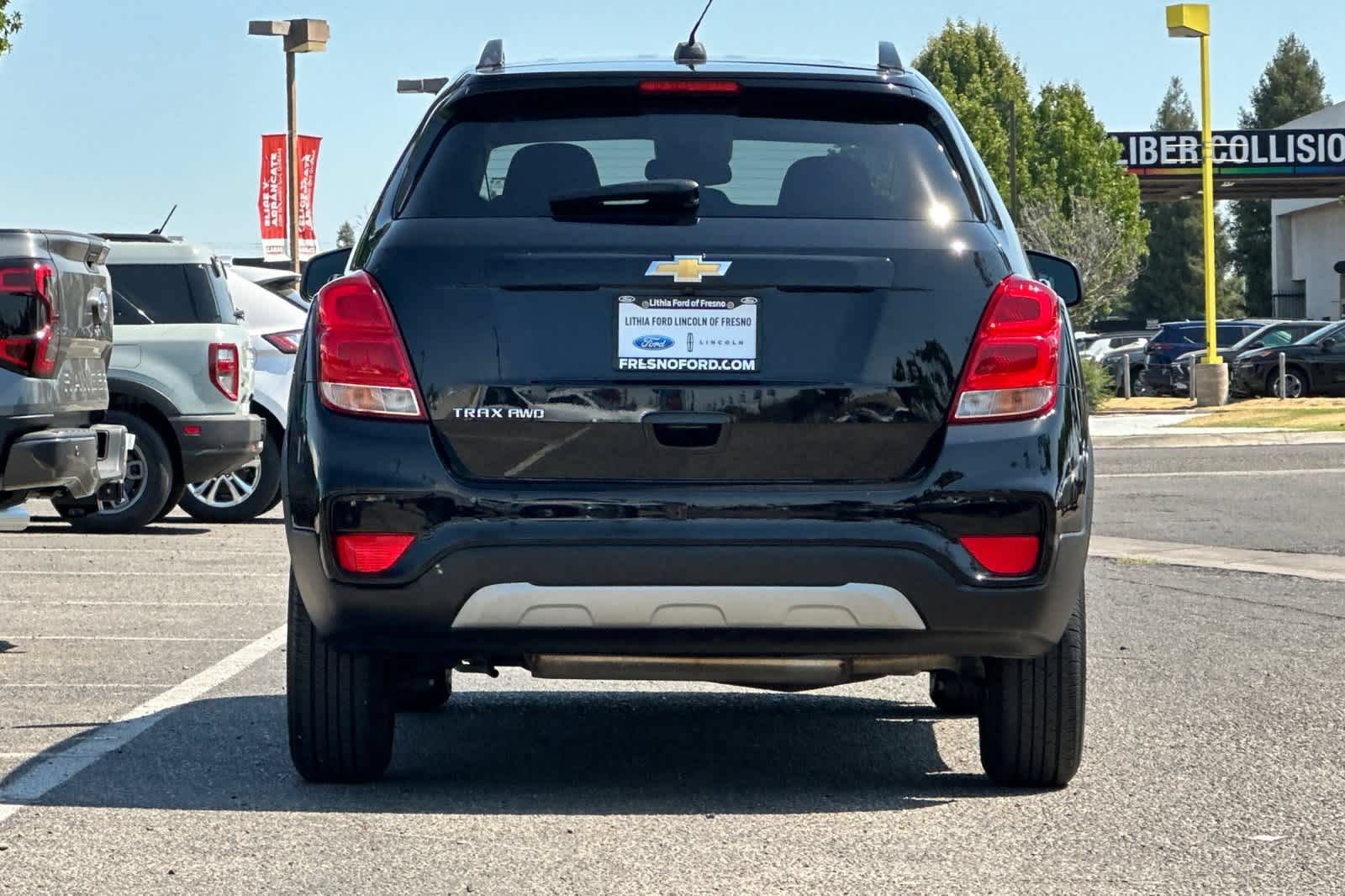Used 2022 Chevrolet Trax LT w/ LT Convenience Package AWD/4WD image 8