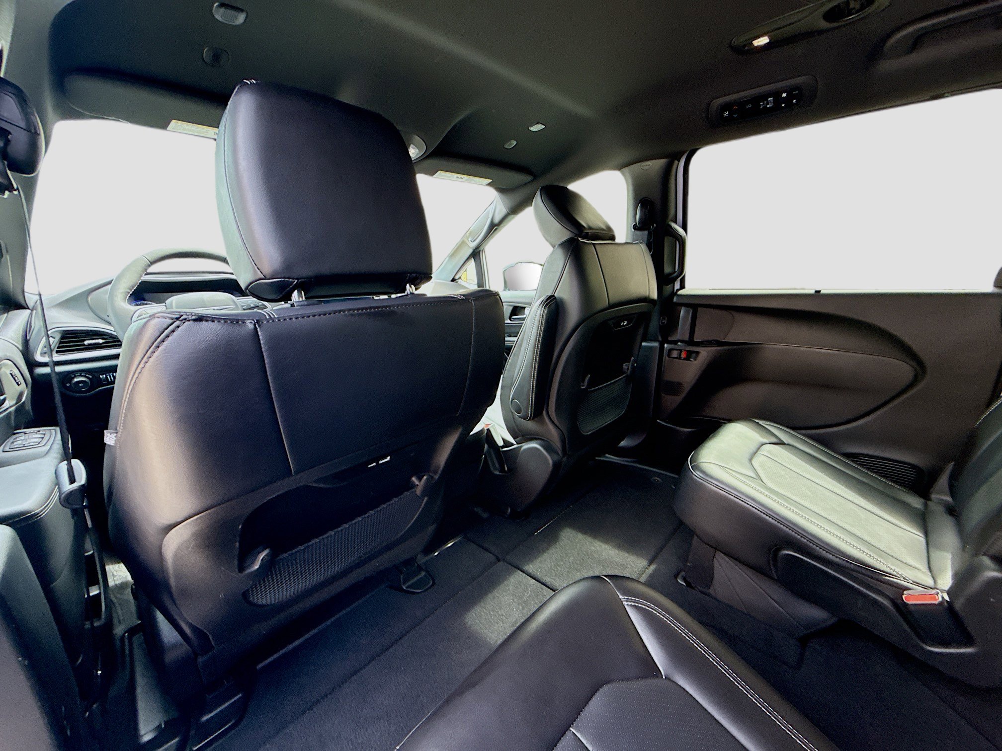 Used 2025 Chrysler Pacifica Select FWD image 24