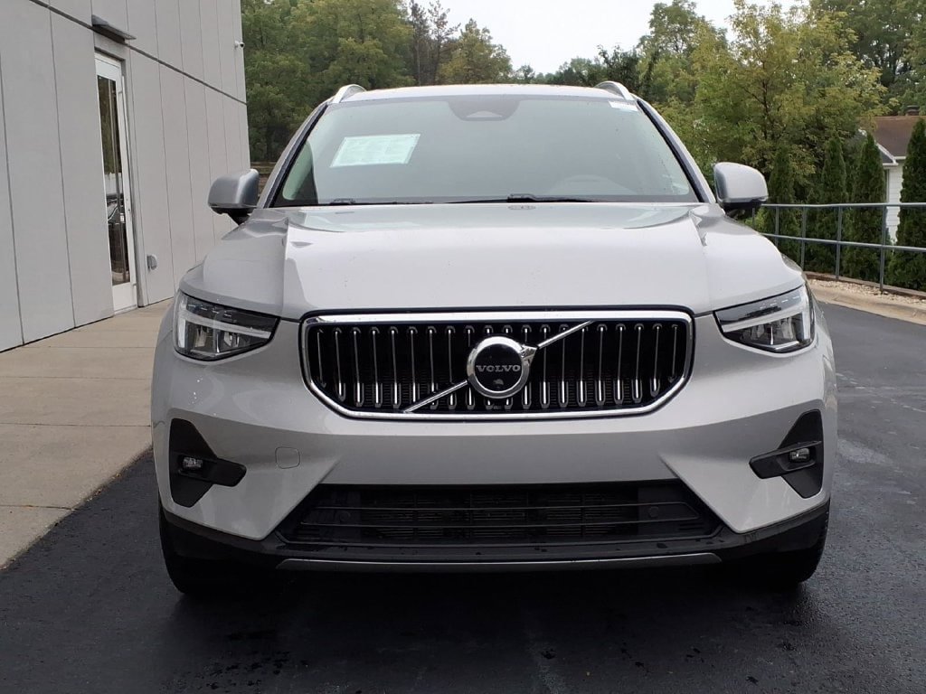 Certified 2023 Volvo XC40 B5 Ultimate w/ Climate Package AWD/4WD image 2
