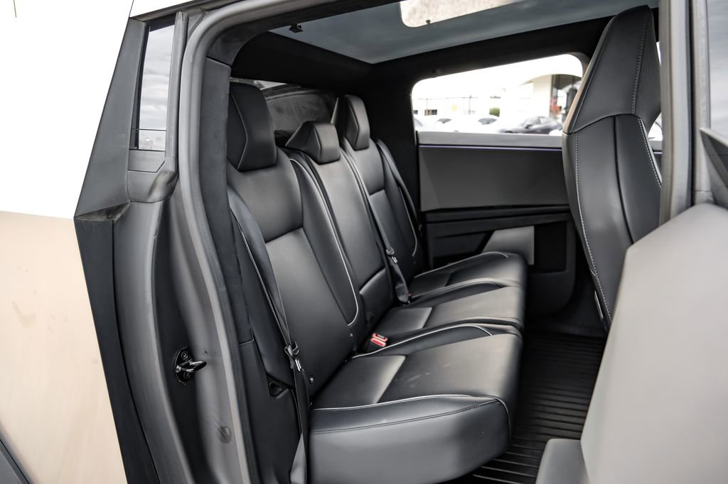 Used 2024 Tesla Cybertruck AWD Crew Cab image 41