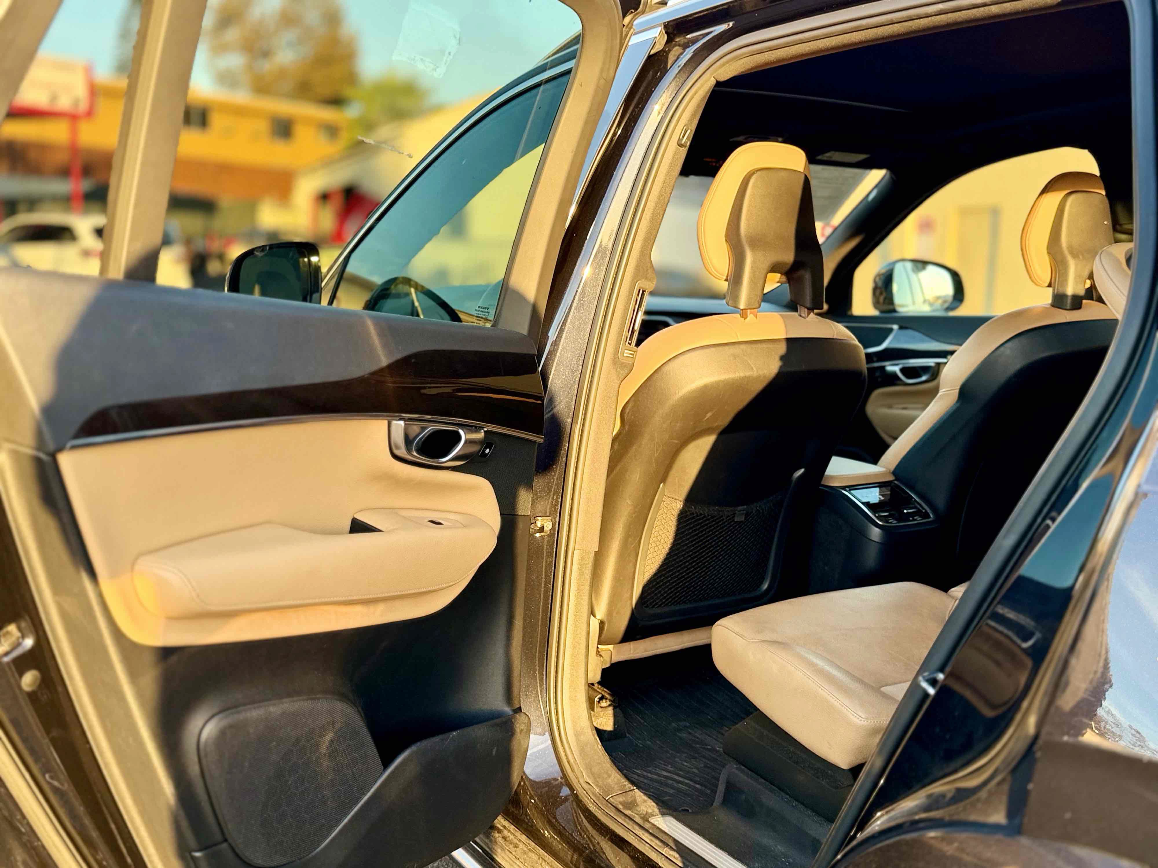Used 2017 Volvo XC90 T6 Momentum w/ Vision Package AWD/4WD image 21