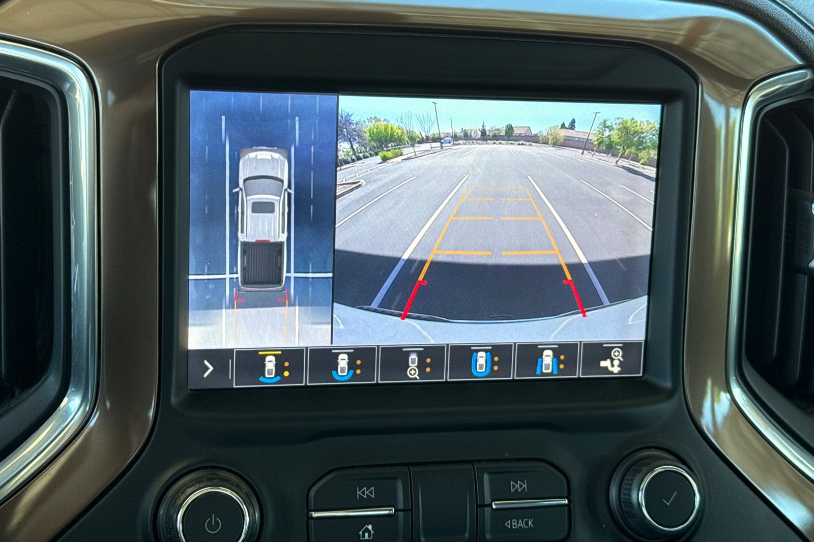 Used 2019 Chevrolet Silverado 1500 High Country w/ Technology Package image 26