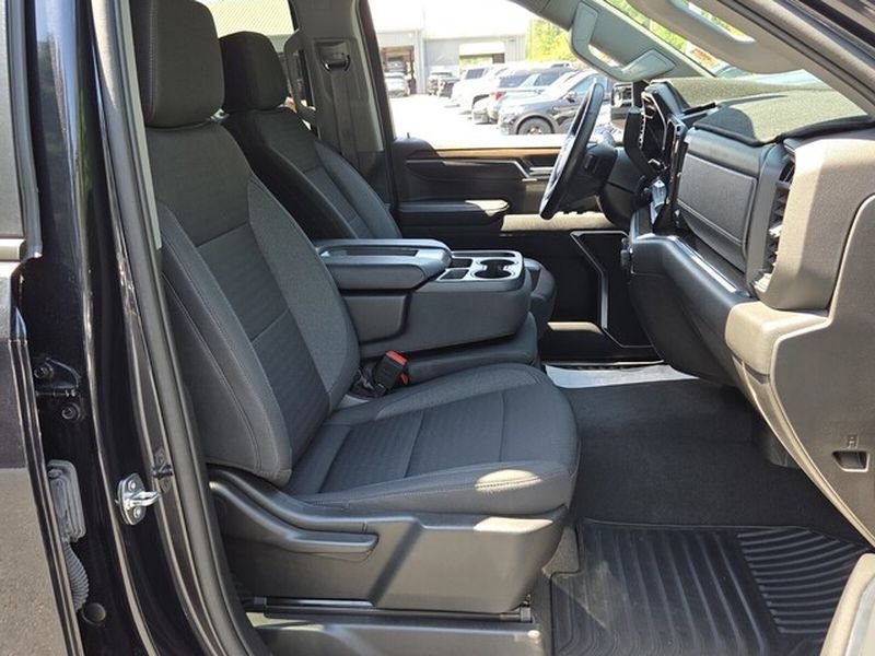Used 2023 Chevrolet Silverado 1500 LT AWD/4WD image 17