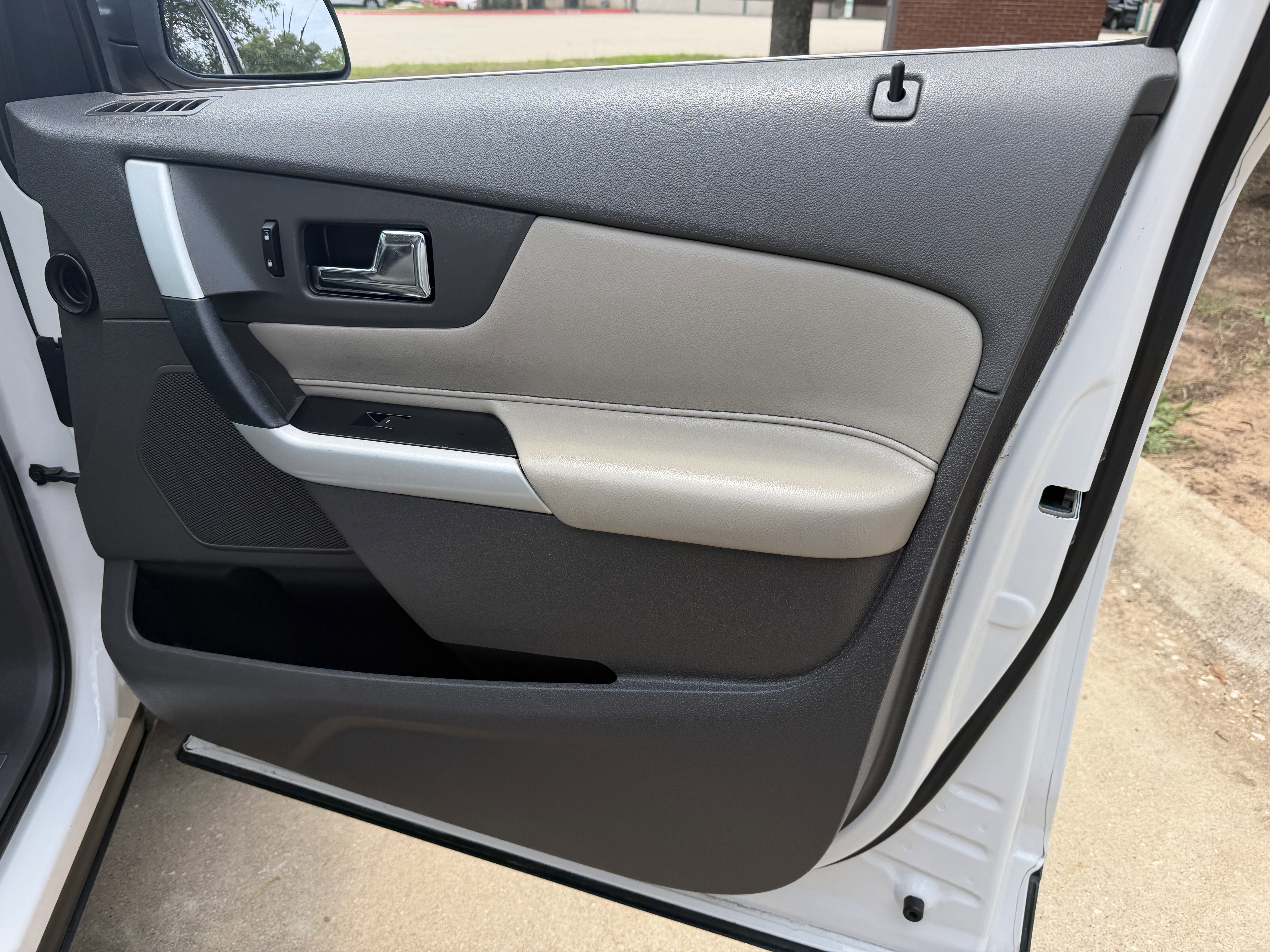 Used 2011 Ford Edge Limited w/ 302A Rapid Spec Order Code AWD/4WD image 9