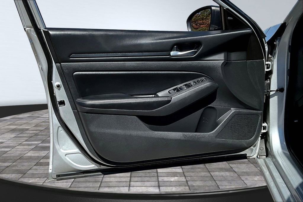 Used 2024 Nissan Altima 2.5 SV image 21