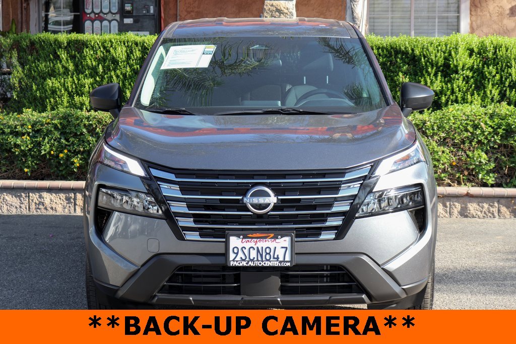 Used 2025 Nissan Rogue S image 3