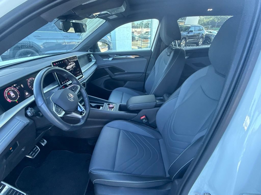 Certified 2025 Volkswagen Tiguan SE R-Line AWD/4WD image 12