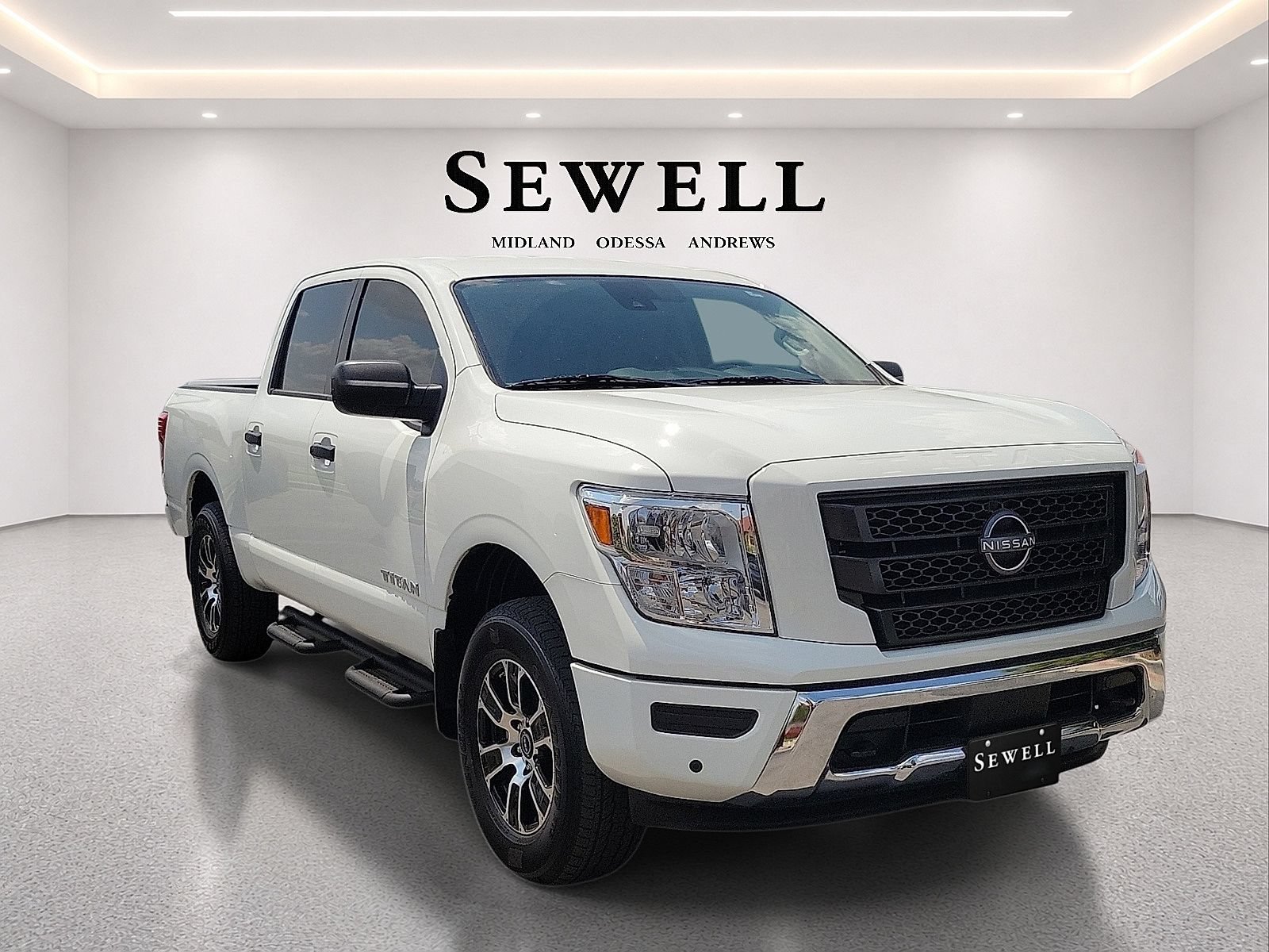 Used 2024 Nissan Titan SV w/ SV Convenience Package AWD/4WD image 6