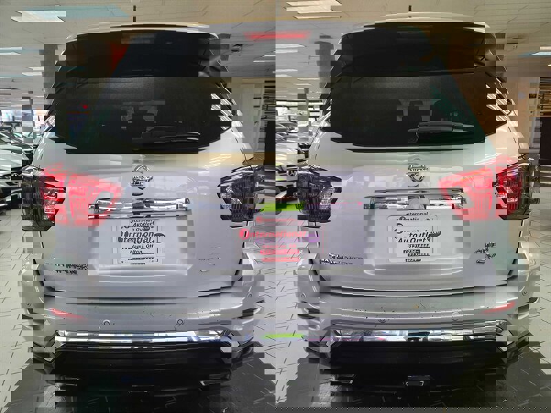 Used 2017 Nissan Pathfinder SV image 6