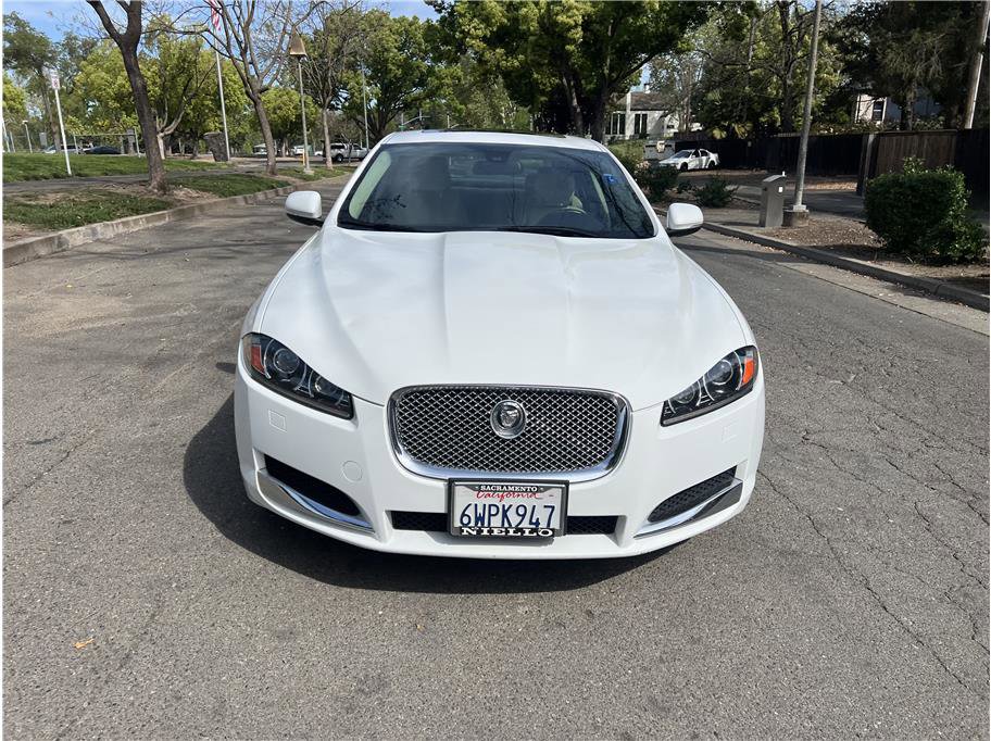 Used 2013 Jaguar XF Luxury image 2