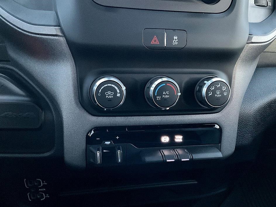 Used 2024 RAM 3500 Tradesman w/ Chrome Appearance Group image 27