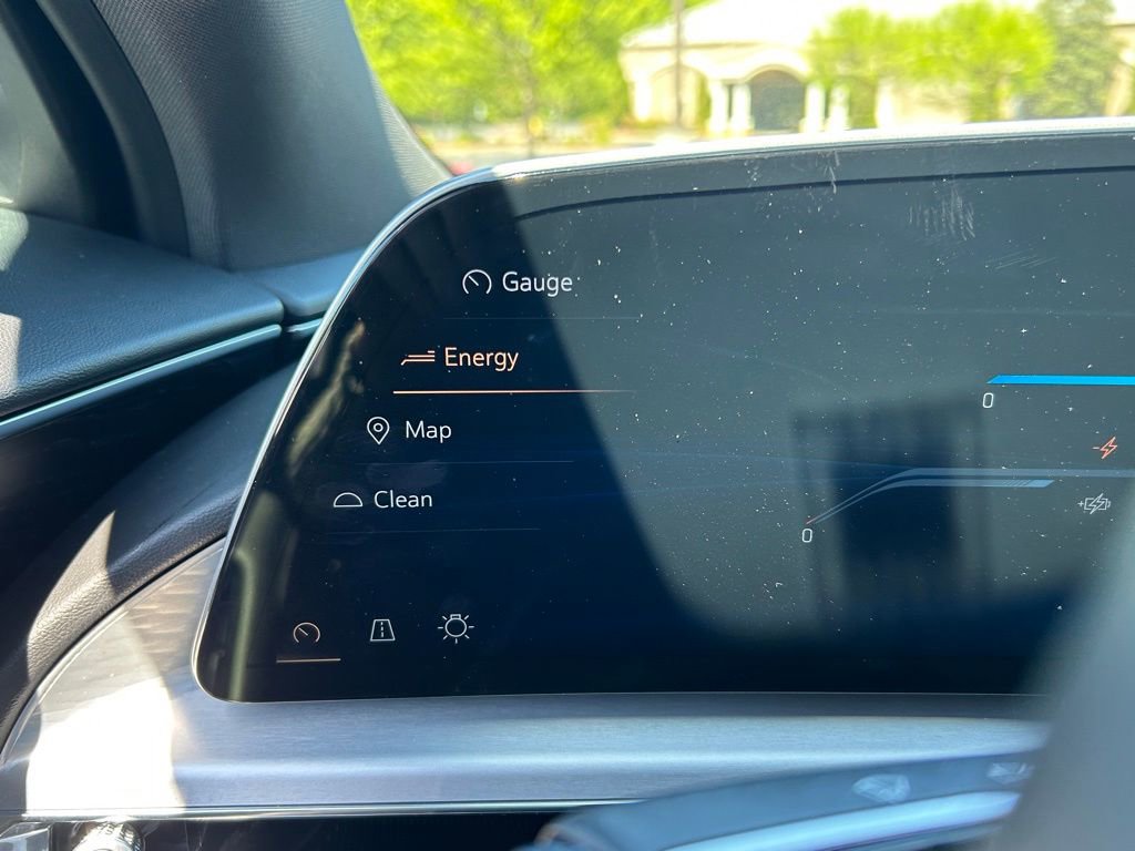 Used 2023 Cadillac Lyriq 2WD image 28