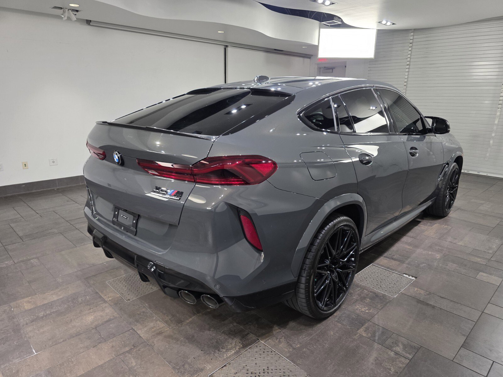 Used 2025 BMW X6 M Competition w/ Executive Package image 27