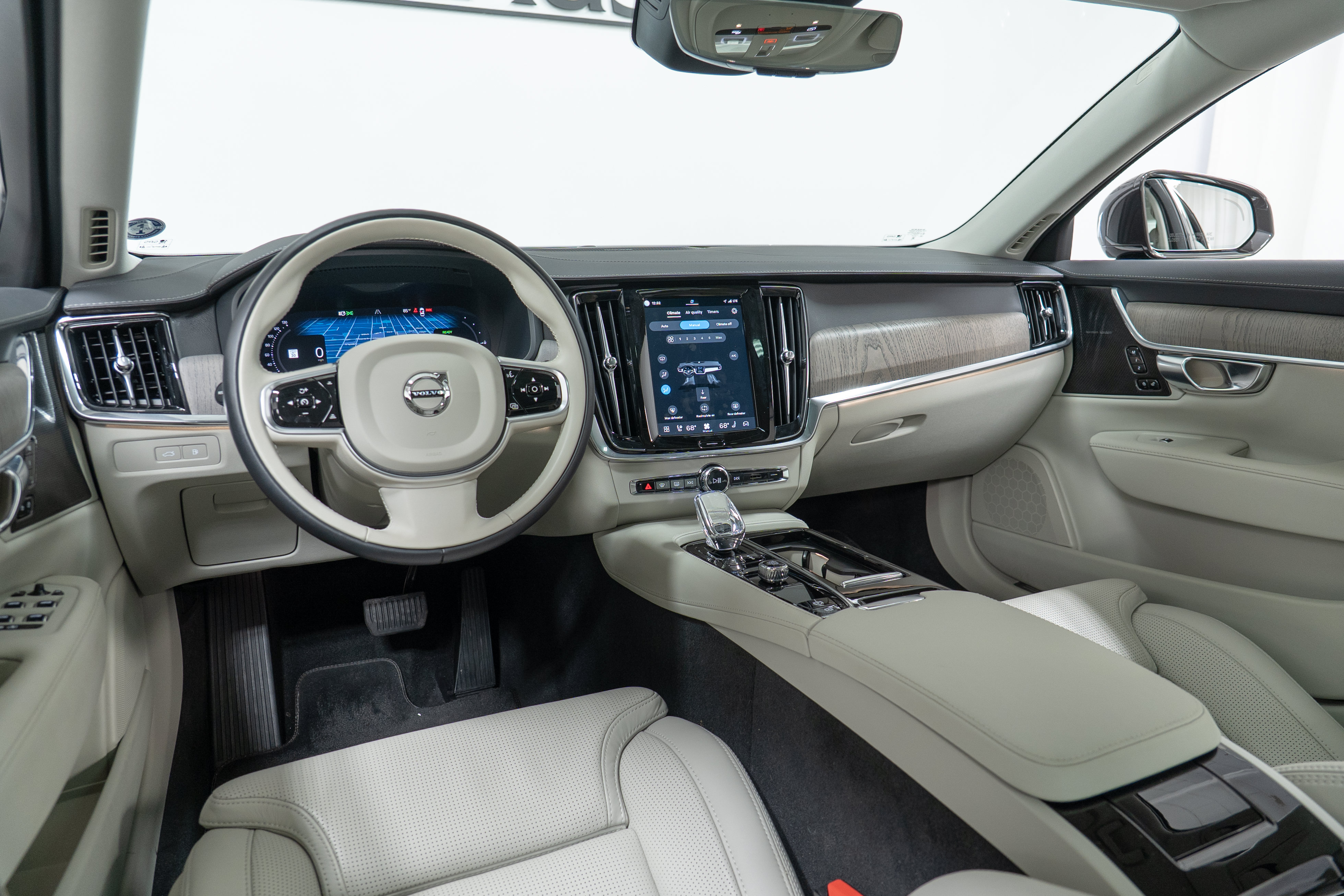 Certified 2025 Volvo S90 T8 Ultra AWD/4WD image 16