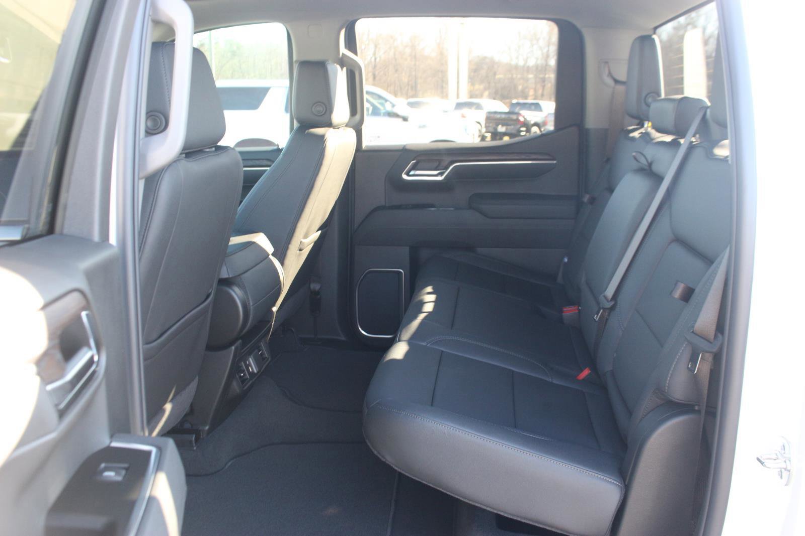 New 2026 GMC Sierra 1500 SLT image 12