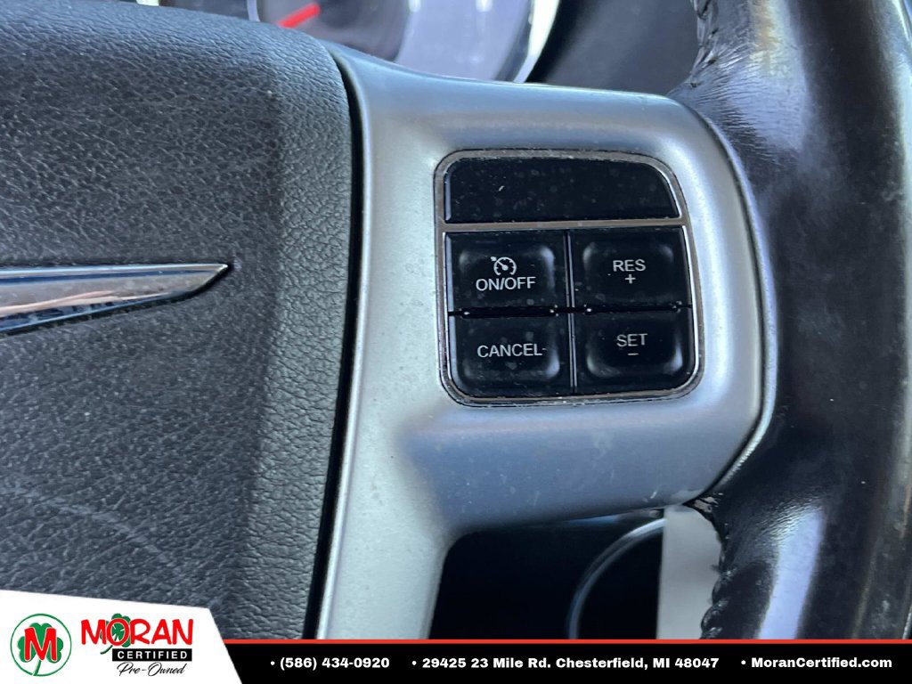Used 2015 Chrysler Town & Country Touring FWD image 23