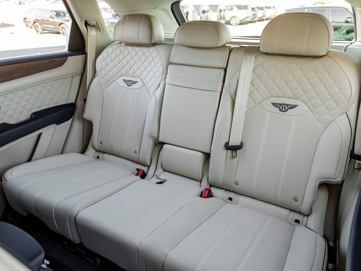 Used 2023 Bentley Bentayga AWD/4WD image 24