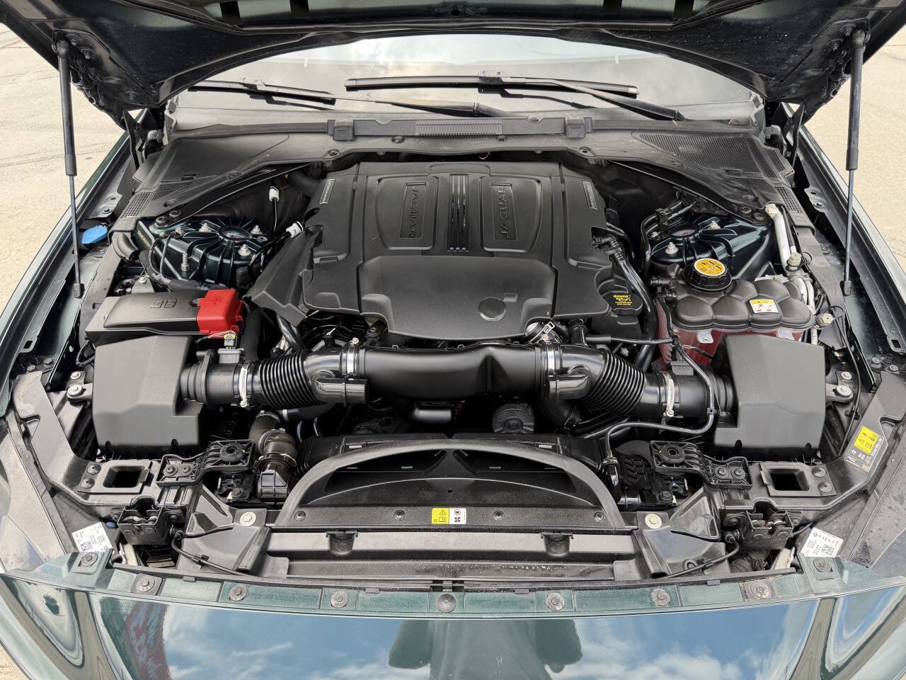 Used 2017 Jaguar XE Prestige RWD image 27