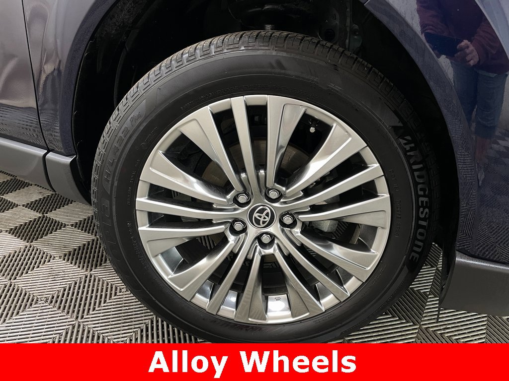 Used 2024 Toyota Venza Limited image 53