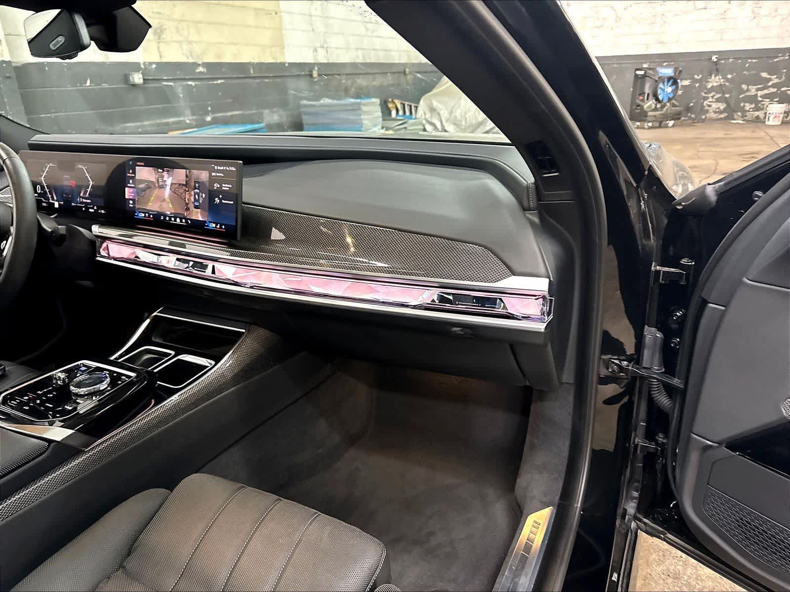 Used 2023 BMW i7 xDrive60 AWD/4WD image 18