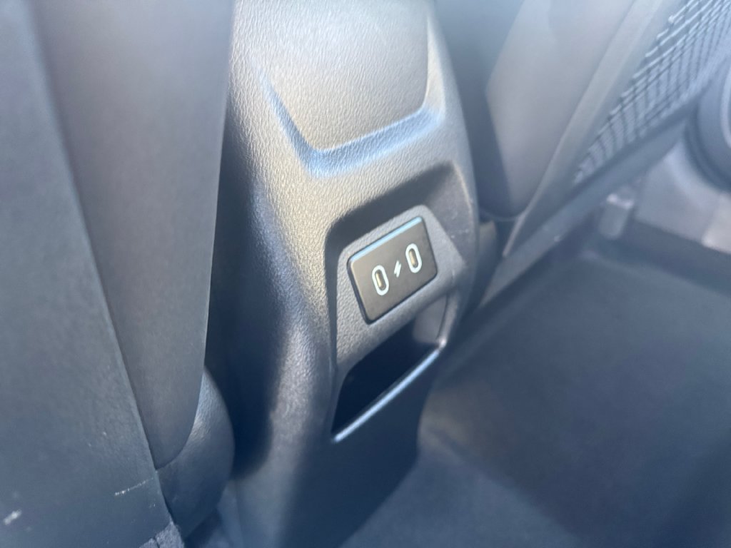 Used 2025 Hyundai Venue Limited FWD image 31